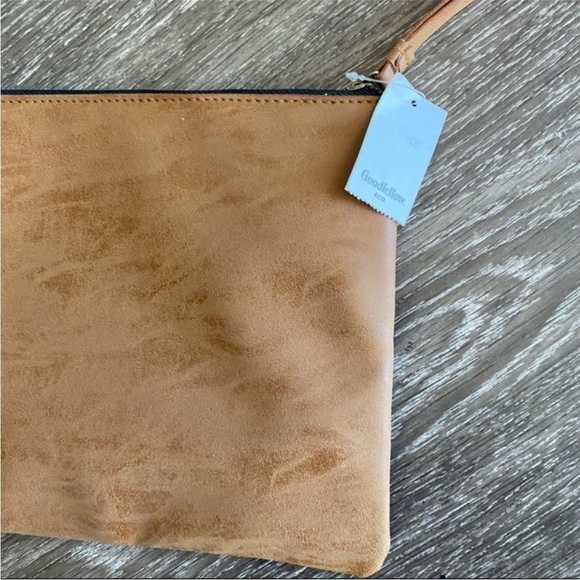 GoodFellow faux leather pouch bag.NWT - Picture 3 of 7